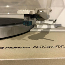 Load image into Gallery viewer, Pioneer Model No. PL-514 Turntable