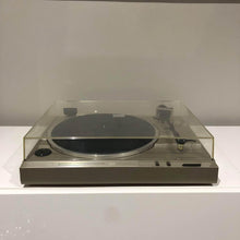 Load image into Gallery viewer, Hitachi Model No. HT-20S Turntable