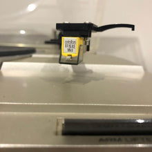 Load image into Gallery viewer, Hitachi Model No. HT-20S Turntable