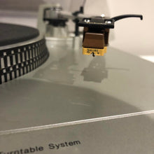 Load image into Gallery viewer, Technics Model No. SL-D2 Turntable