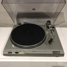 Load image into Gallery viewer, Technics Model No. SL-D2 Turntable