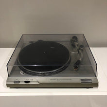 Load image into Gallery viewer, Technics Model No. SL-D2 Turntable