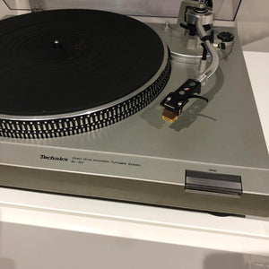 Technics Model No. SL-D2 Turntable
