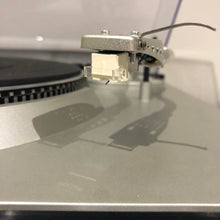 Load image into Gallery viewer, Technics Model No. SL-3200 Turntable