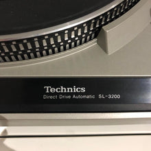 Load image into Gallery viewer, Technics Model No. SL-3200 Turntable