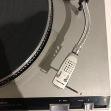 Load image into Gallery viewer, Technics Model No. SL-3200 Turntable